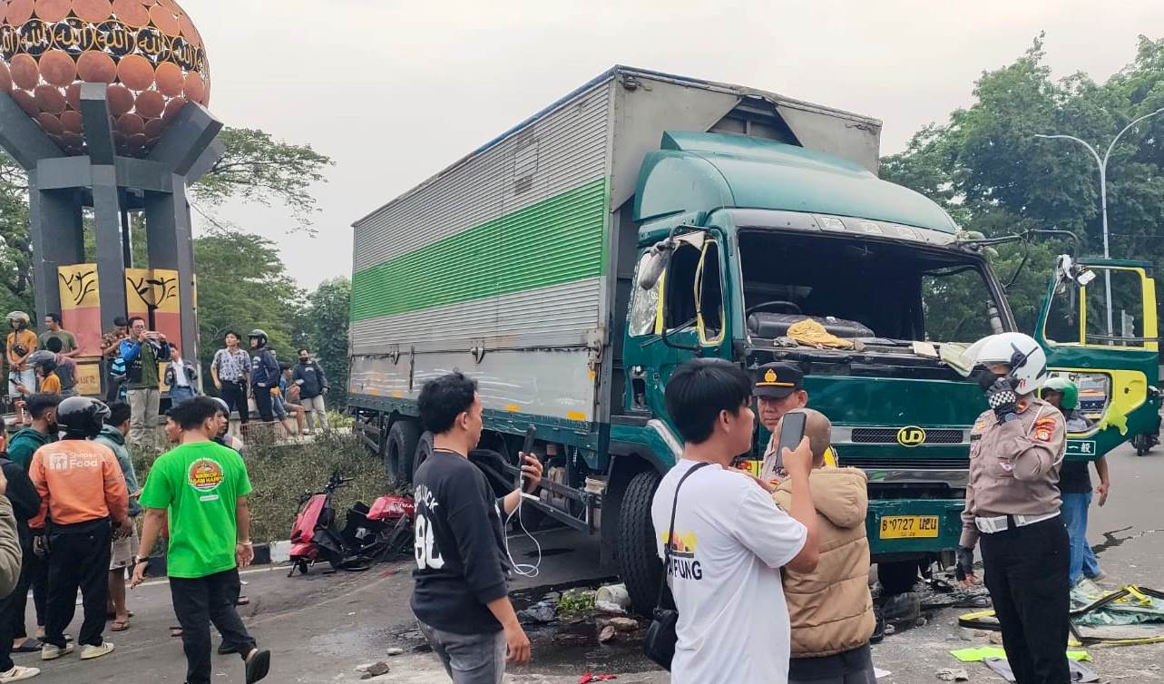 Truk "Ugal-Ugalan" di Tangerang: Panik, Tabrak Kendaraan dan Pejalan Kaki, Berujung Kecelakaan Beruntun